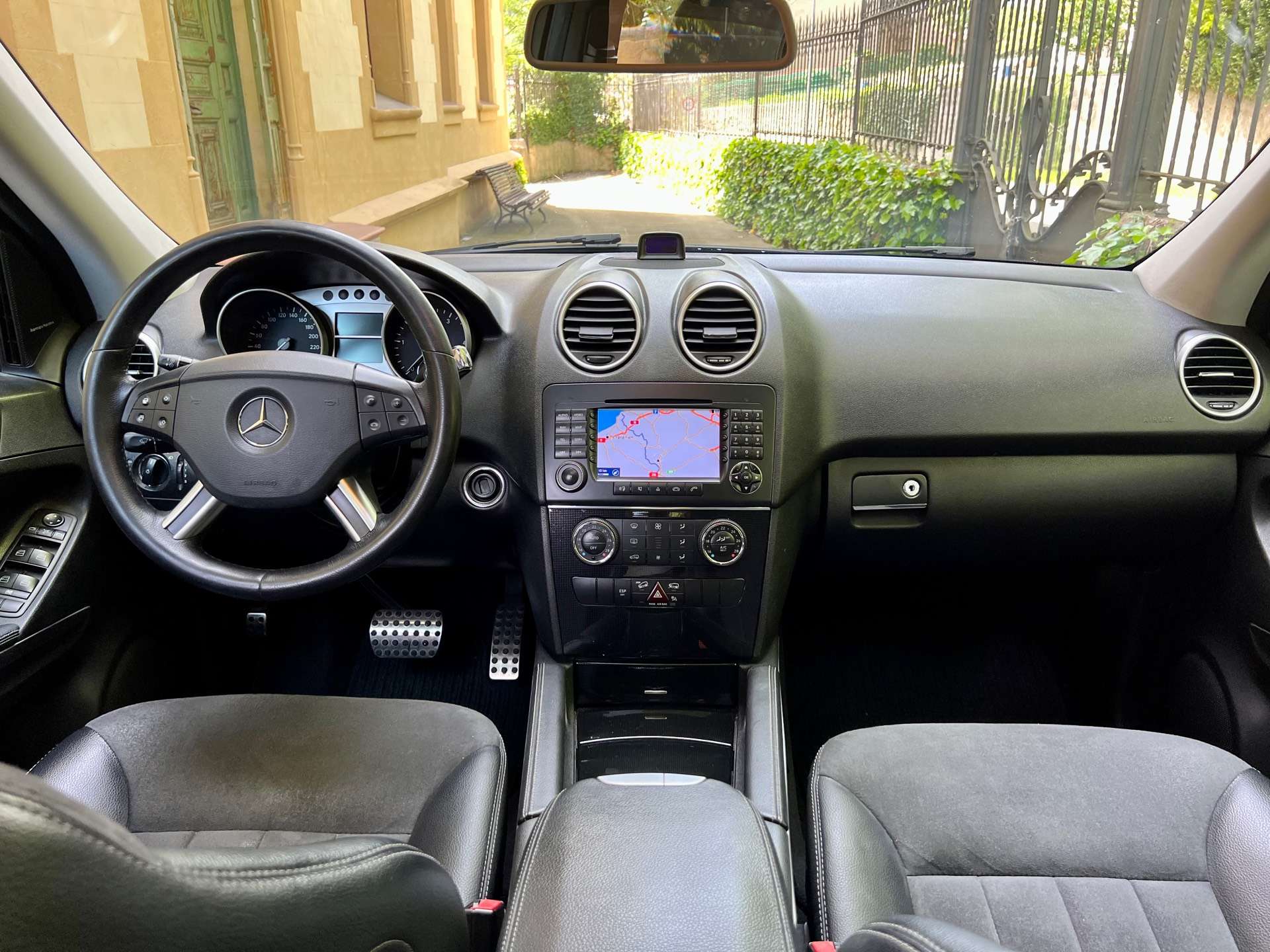 Mercedes-Benz ML320 interior